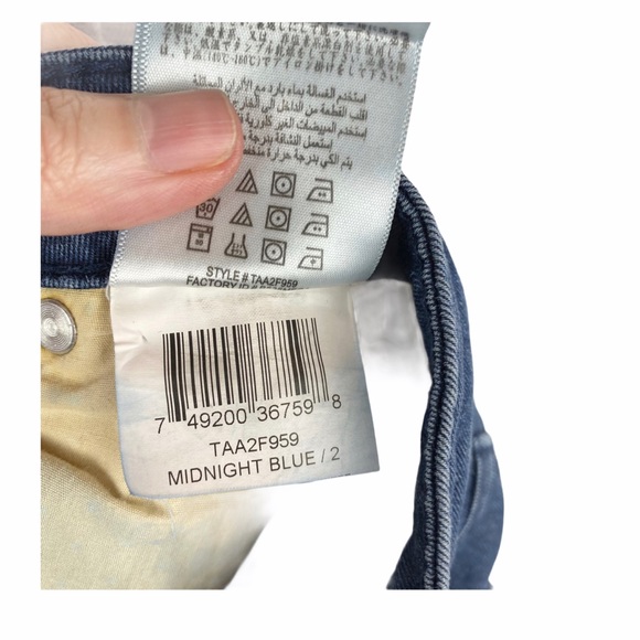 BCBG Ankle Cropped Skinny Jeans Mid Rise Crop Medium Wash Size 2 - Picture 7 of 7